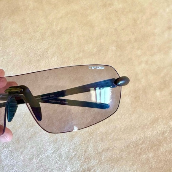 Tifosi Optics Performance Sunglasses - Picture 4 of 5